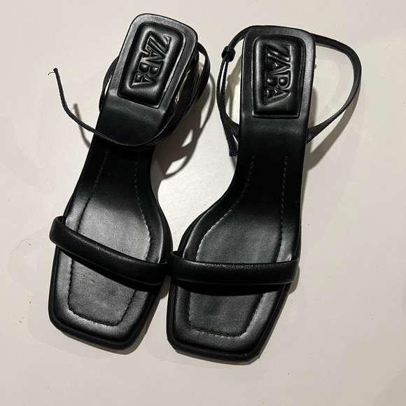 ZARA Elegant Black Strappy Sandals - Picture 4 of 7
